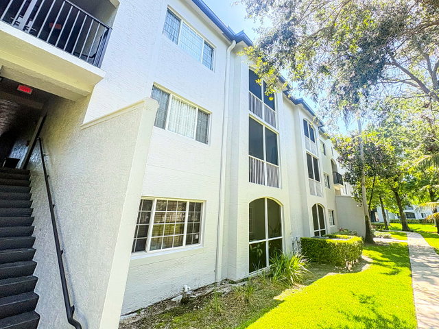 Polo Glen Condo photo 2